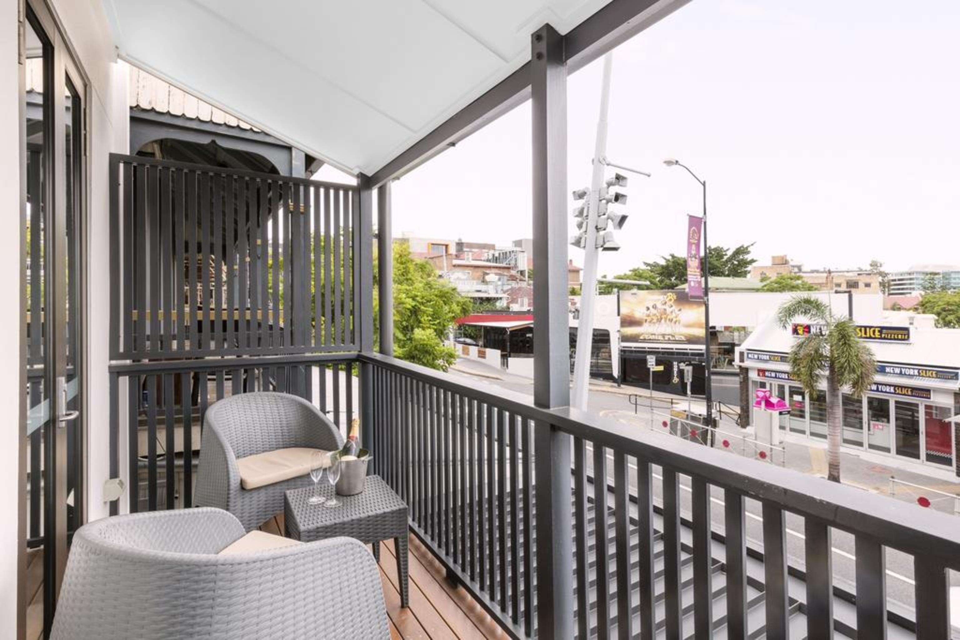 The Beetson Hotel Brisbane Exterior foto A balcony
